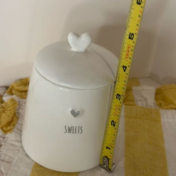 White Ceramic Sweets Jar with Heart Lid - Picture 4 of 4